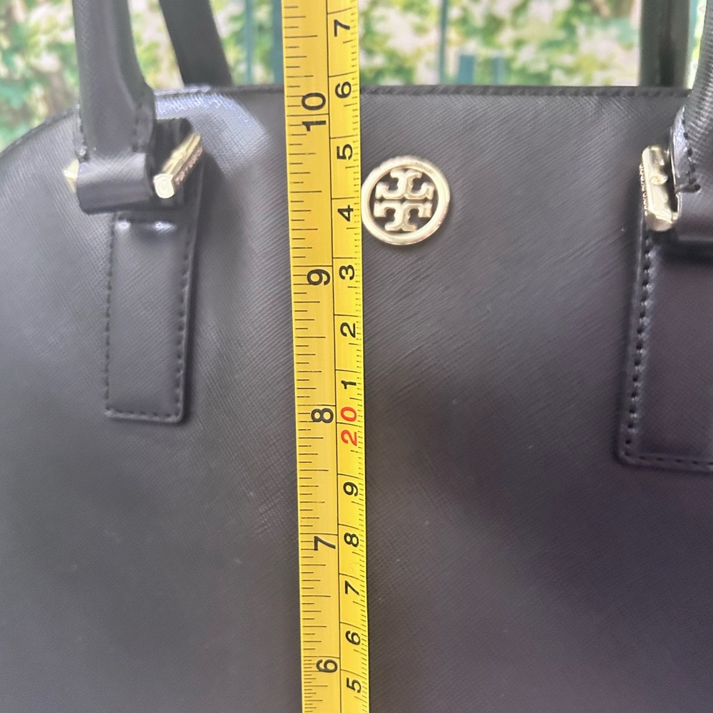 Tory Burch Authenticated Robinson Dome Saffiano Leather Purse - Picture 8 of 9